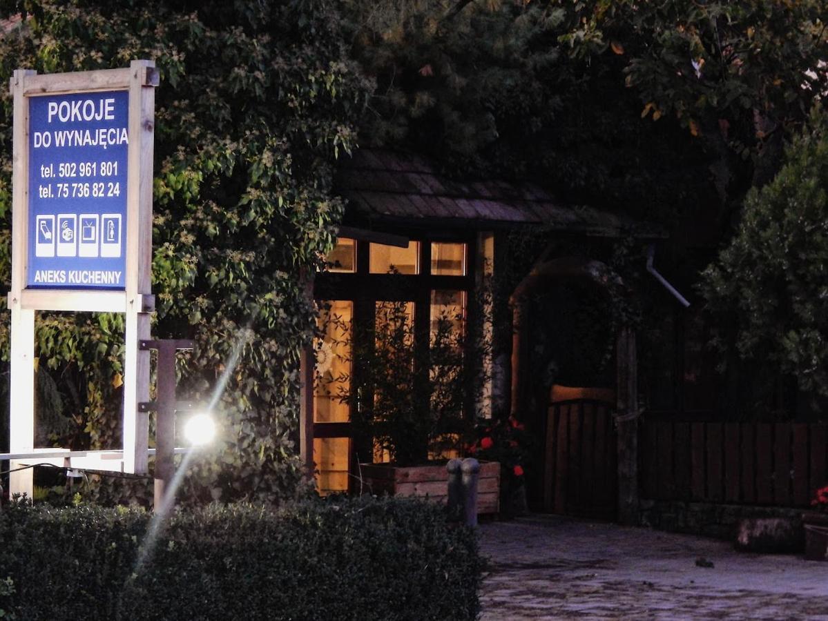 Pokoje Do Wynajecia Nowogrodziec Exterior foto