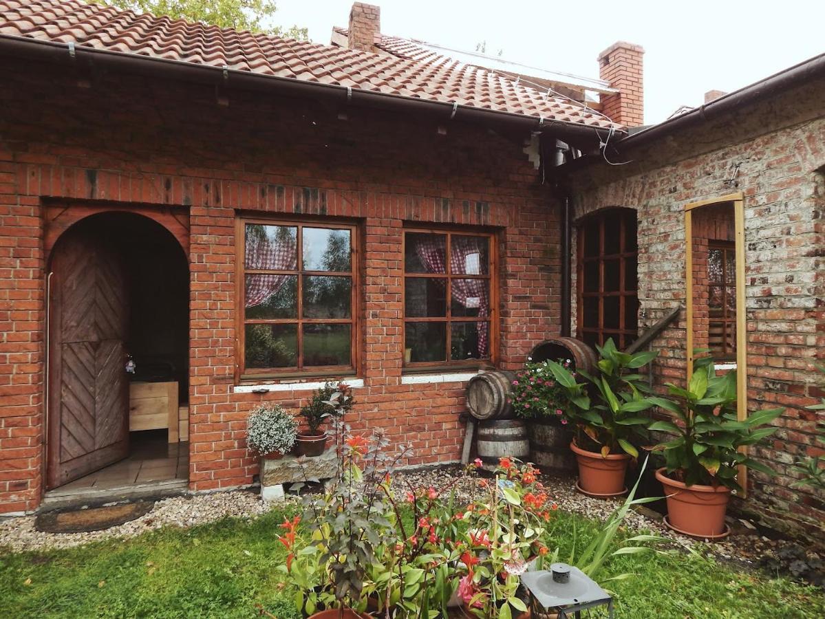 Pokoje Do Wynajecia Nowogrodziec Exterior foto
